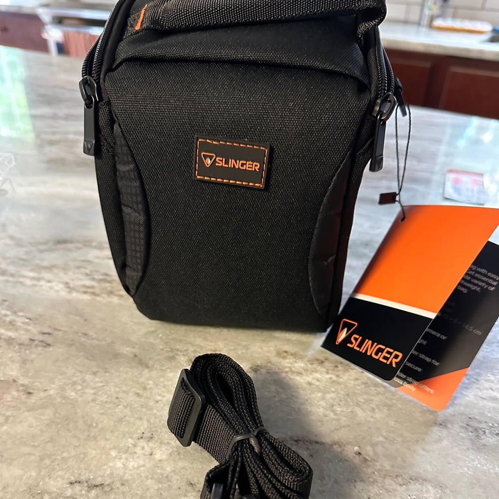 Slinger Alpine 120 Multi-Device Shoulder Bag, Black camera bag NWT